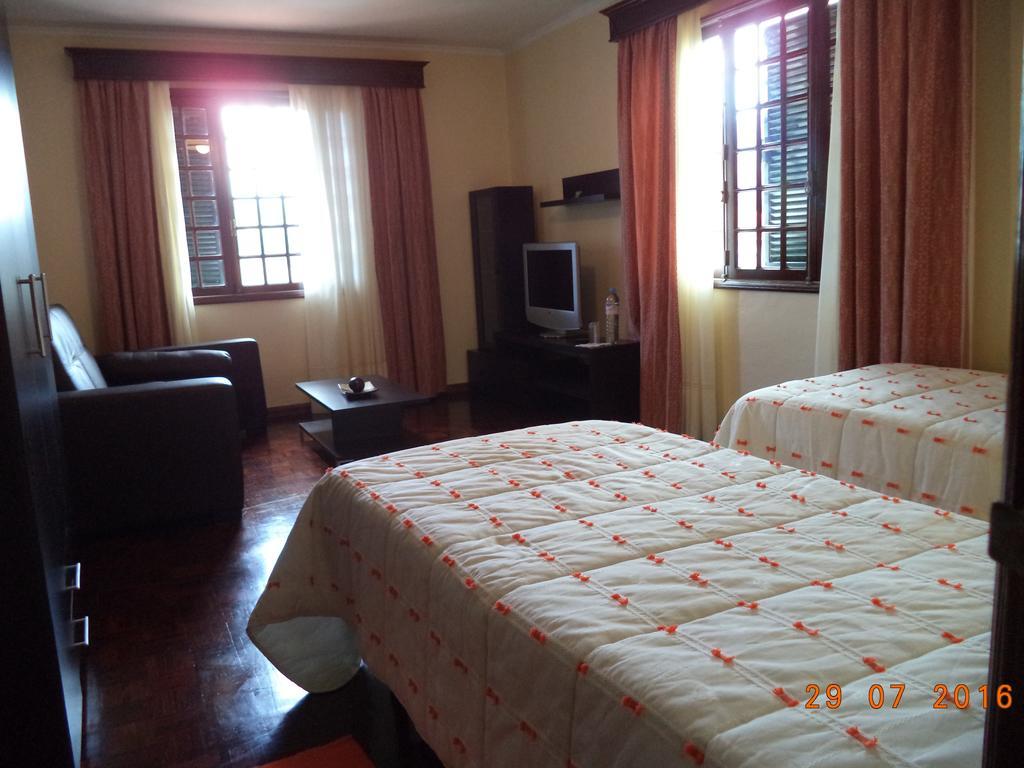 Hospedagem Casa Do Largo Hotel ซังโตดาแซร์รา ภายนอก รูปภาพ